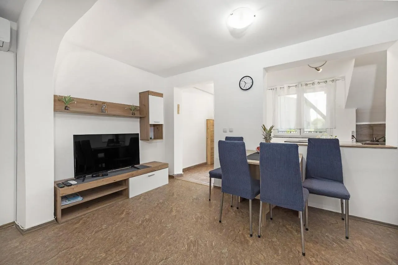 Apartment Marlera With Sea View Liznjan