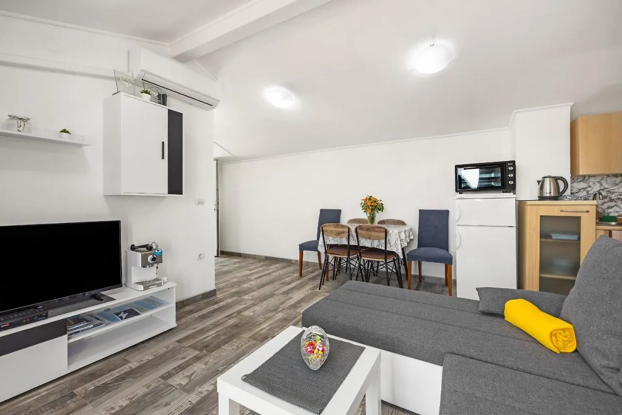Apartment Marlera With Sea View Liznjan